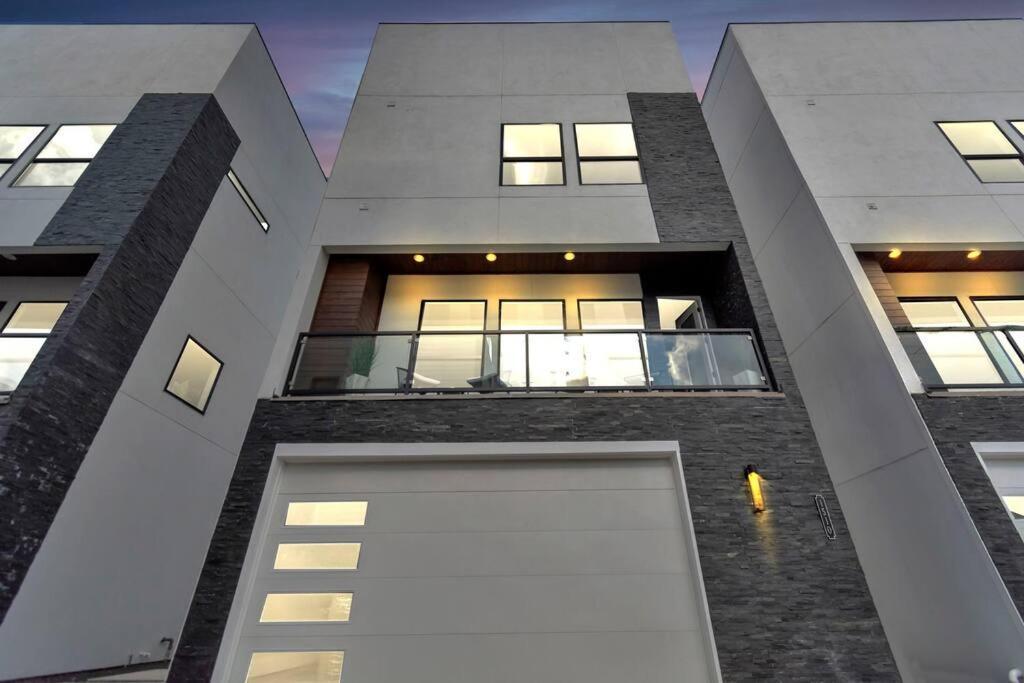The Suite Spot! Downtown Skyline Views! Sleeps 12 Houston Exterior photo