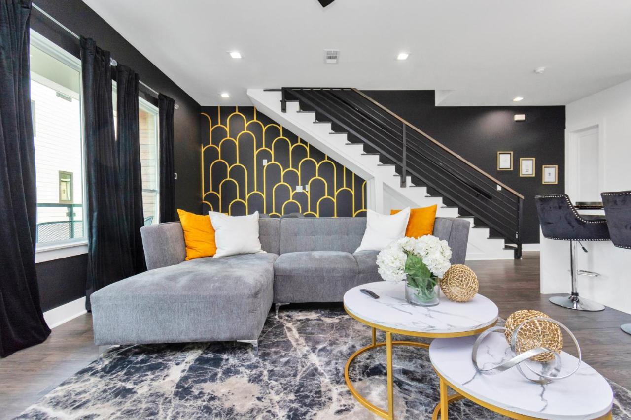 The Suite Spot! Downtown Skyline Views! Sleeps 12 Houston Exterior photo