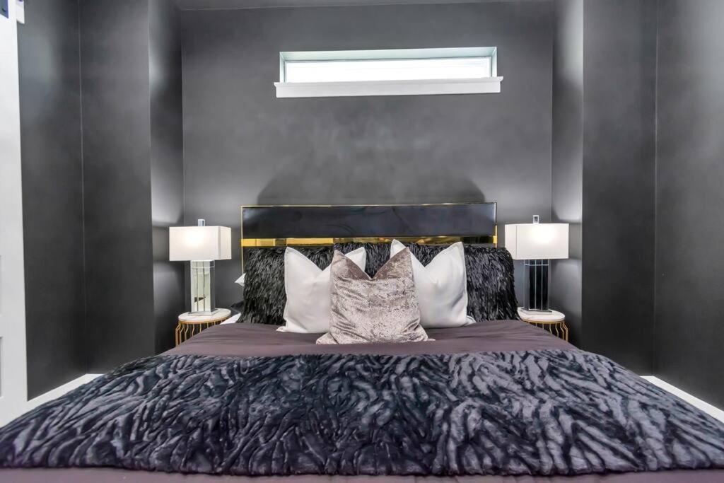 The Suite Spot! Downtown Skyline Views! Sleeps 12 Houston Exterior photo