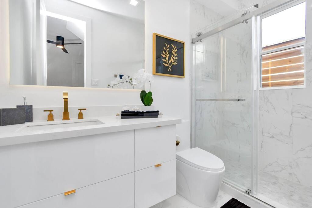 The Suite Spot! Downtown Skyline Views! Sleeps 12 Houston Exterior photo