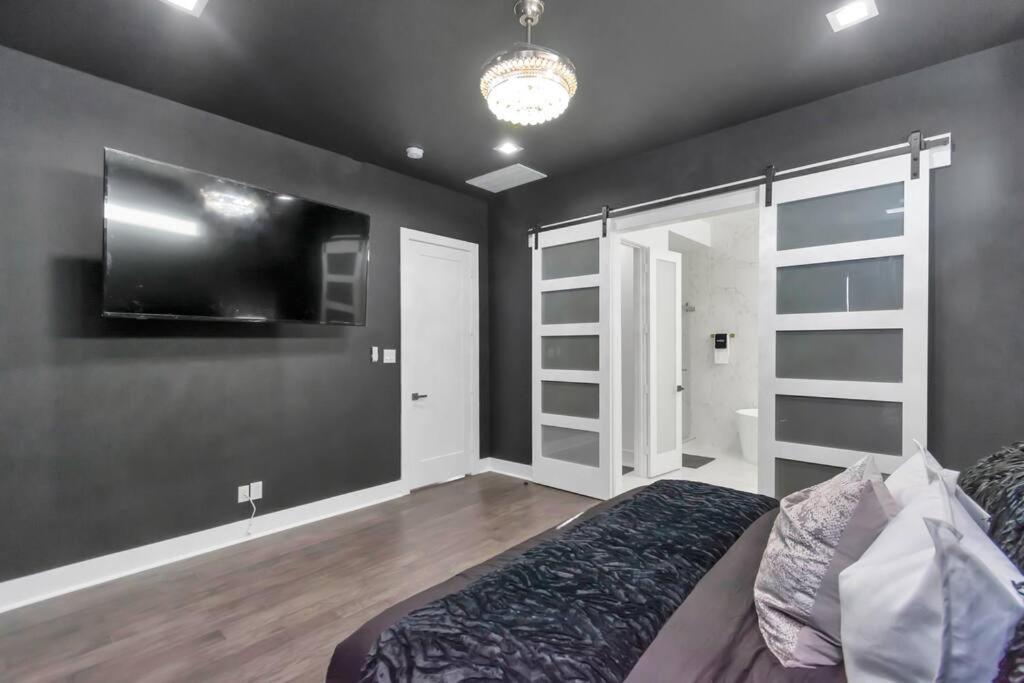 The Suite Spot! Downtown Skyline Views! Sleeps 12 Houston Exterior photo