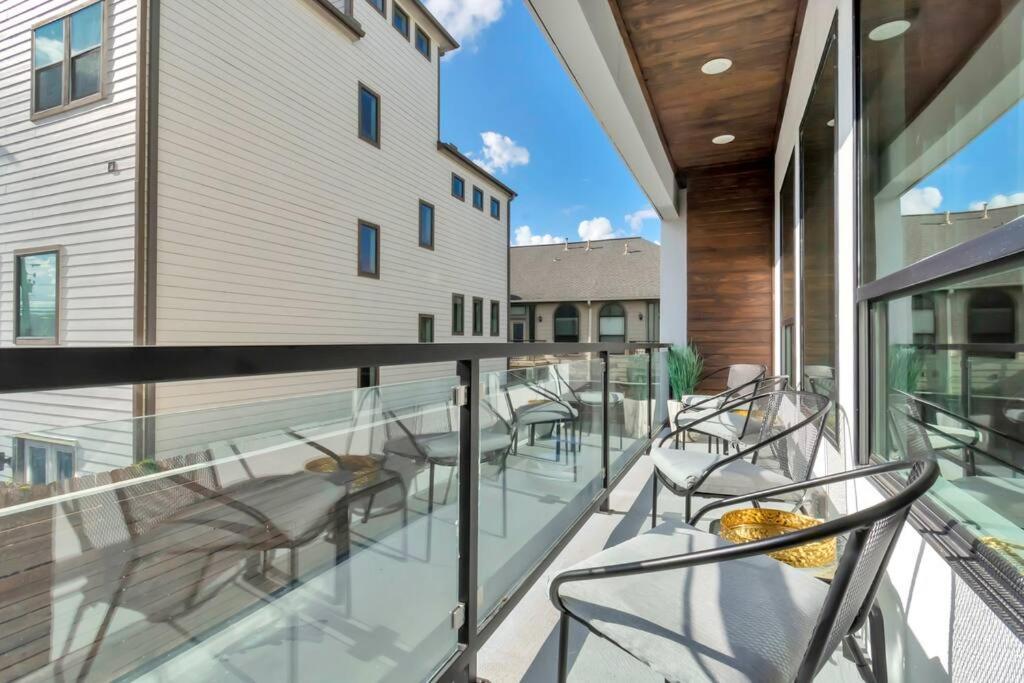 The Suite Spot! Downtown Skyline Views! Sleeps 12 Houston Exterior photo